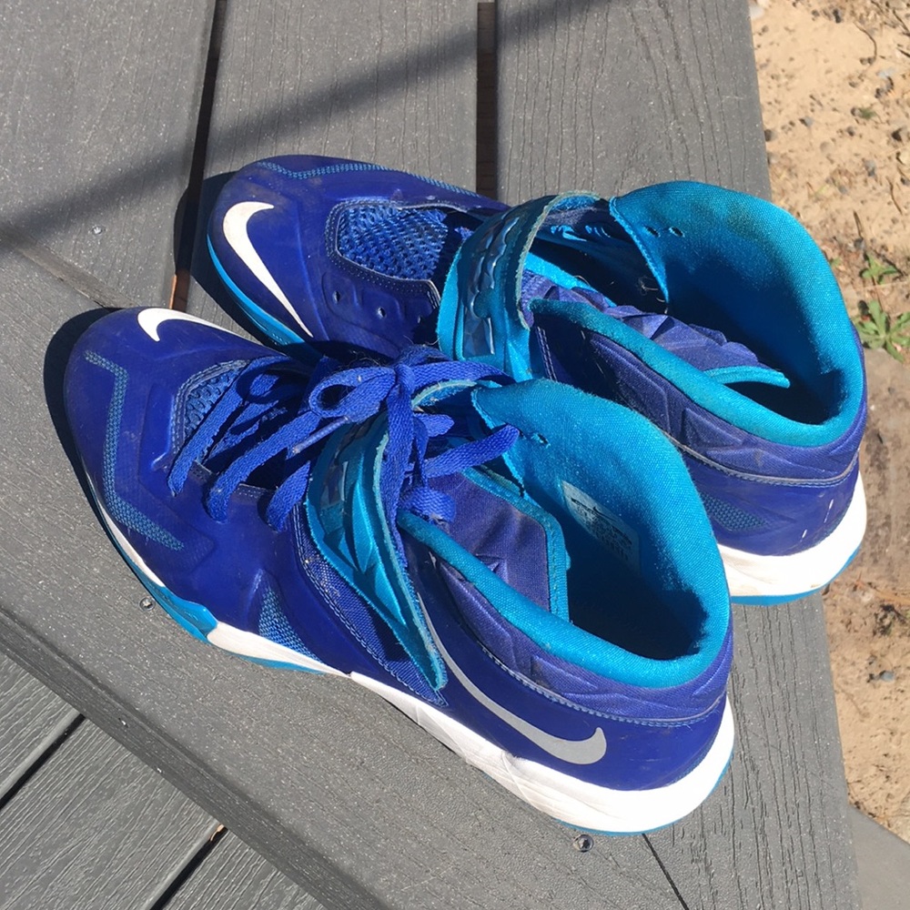 Nike Mens Sneakers Size 11.5